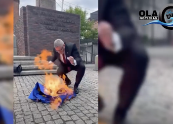 Polaco quema bandera de la ue